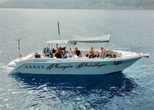 Bateau spacieux pour des sorties de plongée en petit comité à Bormes-les-Mimosas